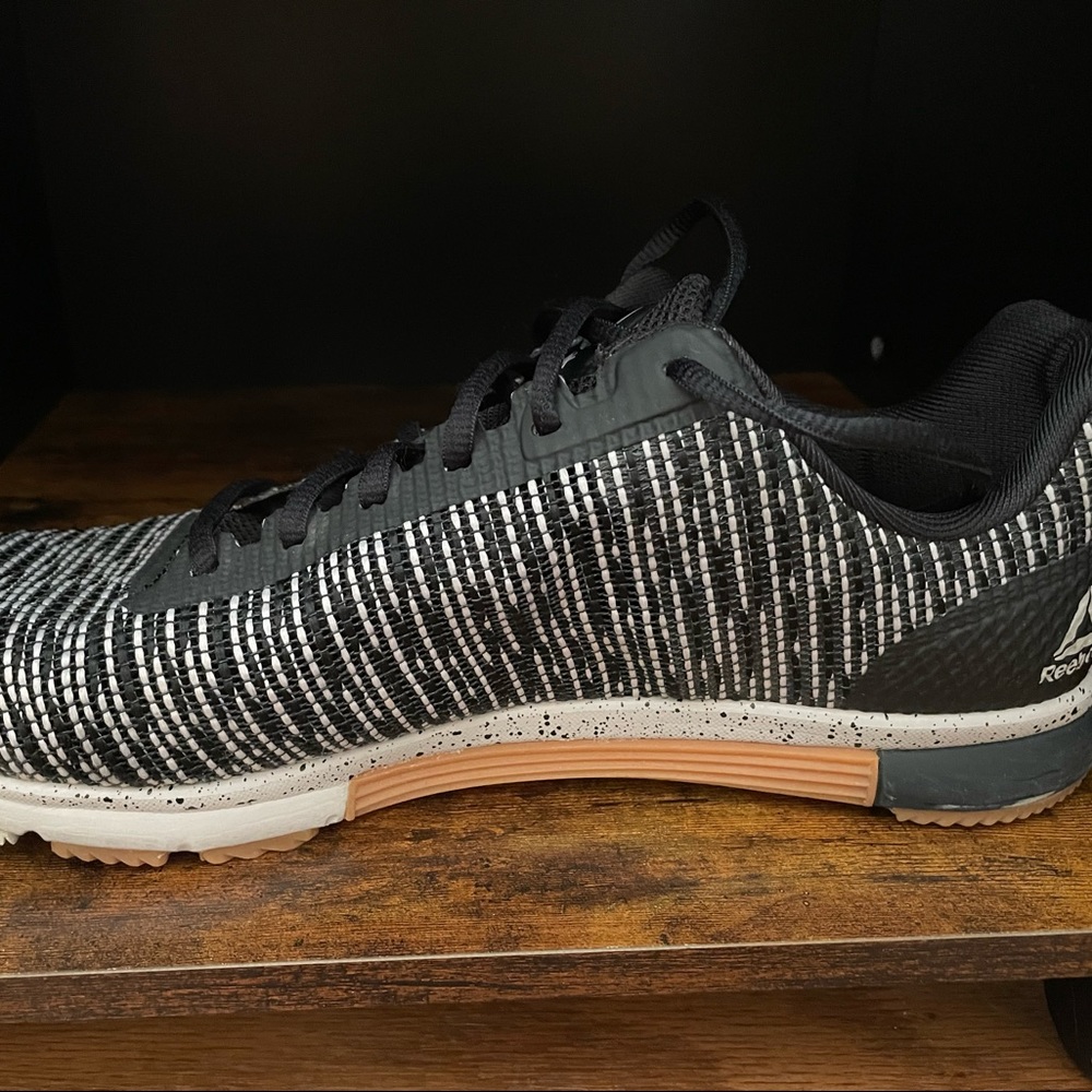 Lifting shoes